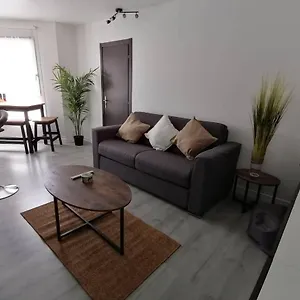 Great Bright And Spacious Apart + Private Parking Louvres